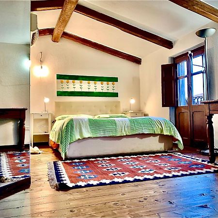 Casa De Ajala - B&B De Charme In Antica Dimora Totalmente Ristrutturata E Dotata Di Tutti I Confort Bagni Privati Spazio Living Patio Esterno Ambienti Climatizzati Degustazioni Prodotti Locali Làconi Eksteriør bilde
