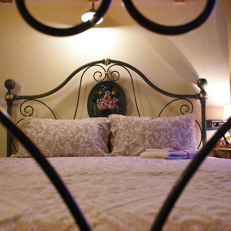Casa De Ajala - B&B De Charme In Antica Dimora Totalmente Ristrutturata E Dotata Di Tutti I Confort Bagni Privati Spazio Living Patio Esterno Ambienti Climatizzati Degustazioni Prodotti Locali Làconi Eksteriør bilde