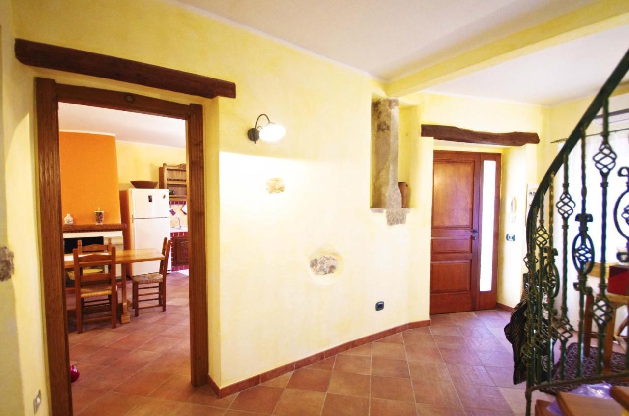 Casa De Ajala - B&B De Charme In Antica Dimora Totalmente Ristrutturata E Dotata Di Tutti I Confort Bagni Privati Spazio Living Patio Esterno Ambienti Climatizzati Degustazioni Prodotti Locali Làconi Eksteriør bilde