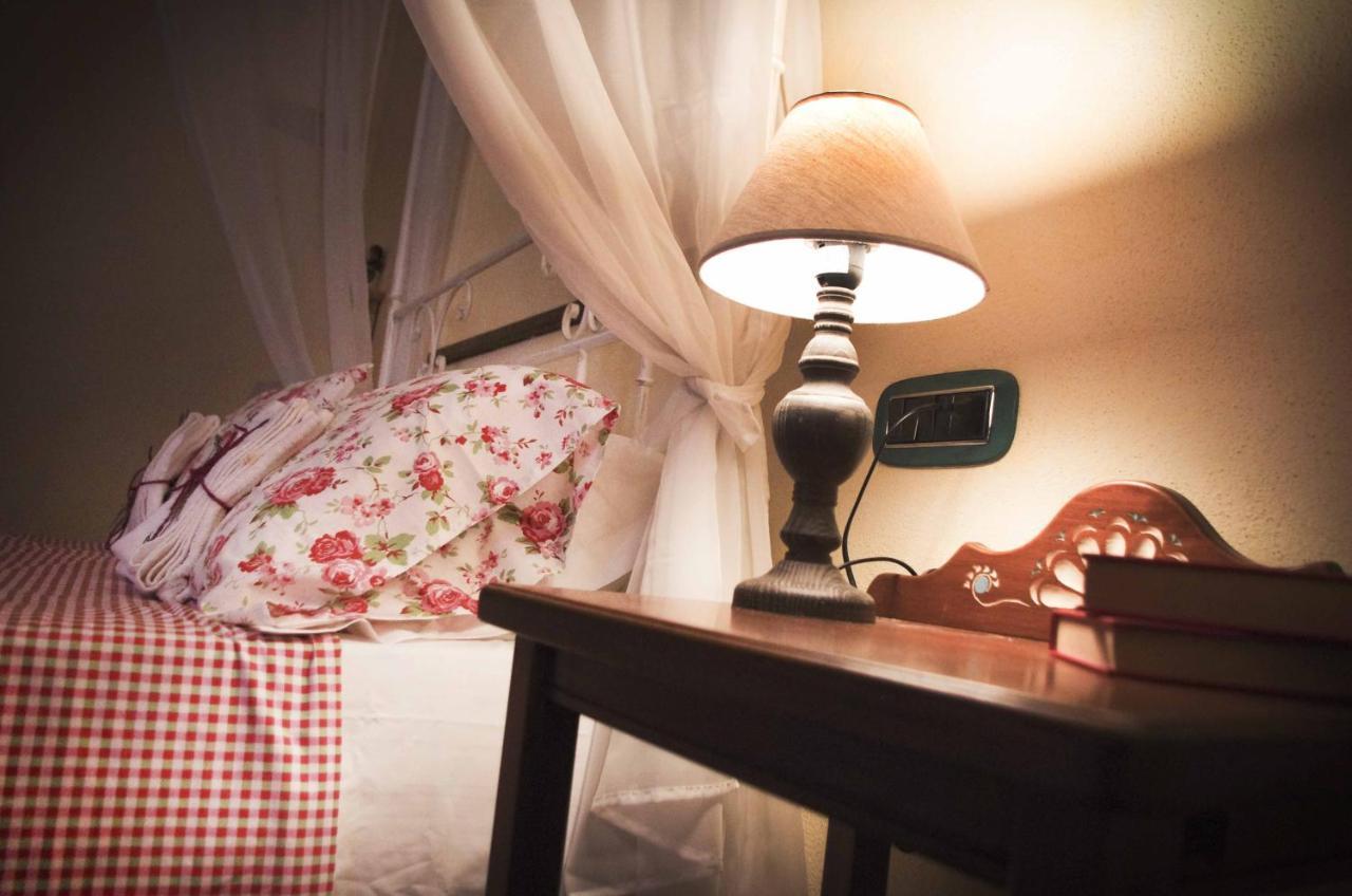 Casa De Ajala - B&B De Charme In Antica Dimora Totalmente Ristrutturata E Dotata Di Tutti I Confort Bagni Privati Spazio Living Patio Esterno Ambienti Climatizzati Degustazioni Prodotti Locali Làconi Eksteriør bilde