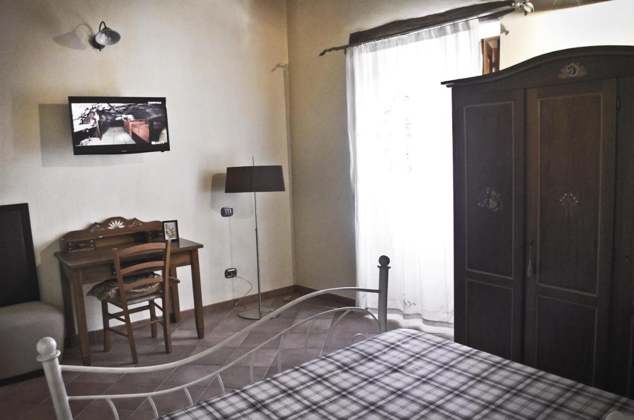 Casa De Ajala - B&B De Charme In Antica Dimora Totalmente Ristrutturata E Dotata Di Tutti I Confort Bagni Privati Spazio Living Patio Esterno Ambienti Climatizzati Degustazioni Prodotti Locali Làconi Eksteriør bilde