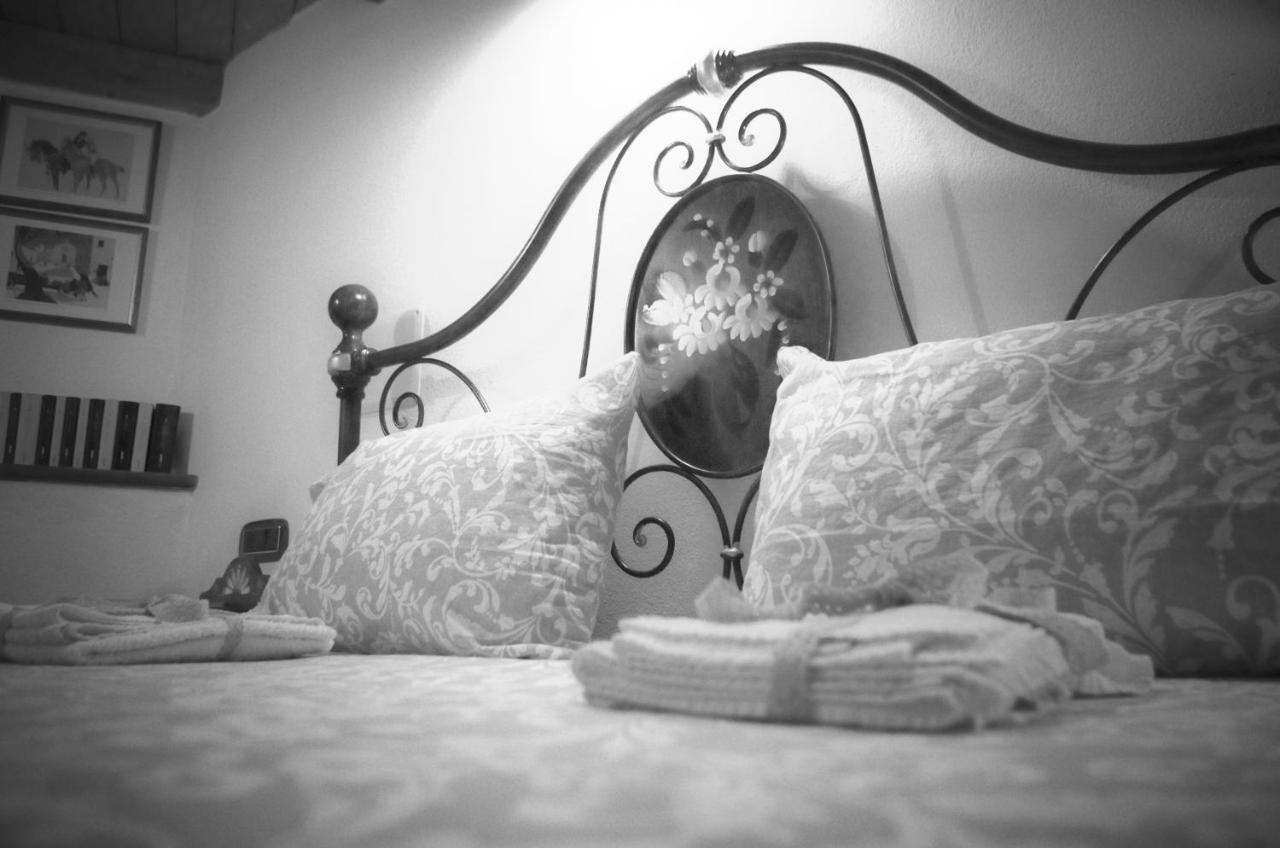 Casa De Ajala - B&B De Charme In Antica Dimora Totalmente Ristrutturata E Dotata Di Tutti I Confort Bagni Privati Spazio Living Patio Esterno Ambienti Climatizzati Degustazioni Prodotti Locali Làconi Eksteriør bilde