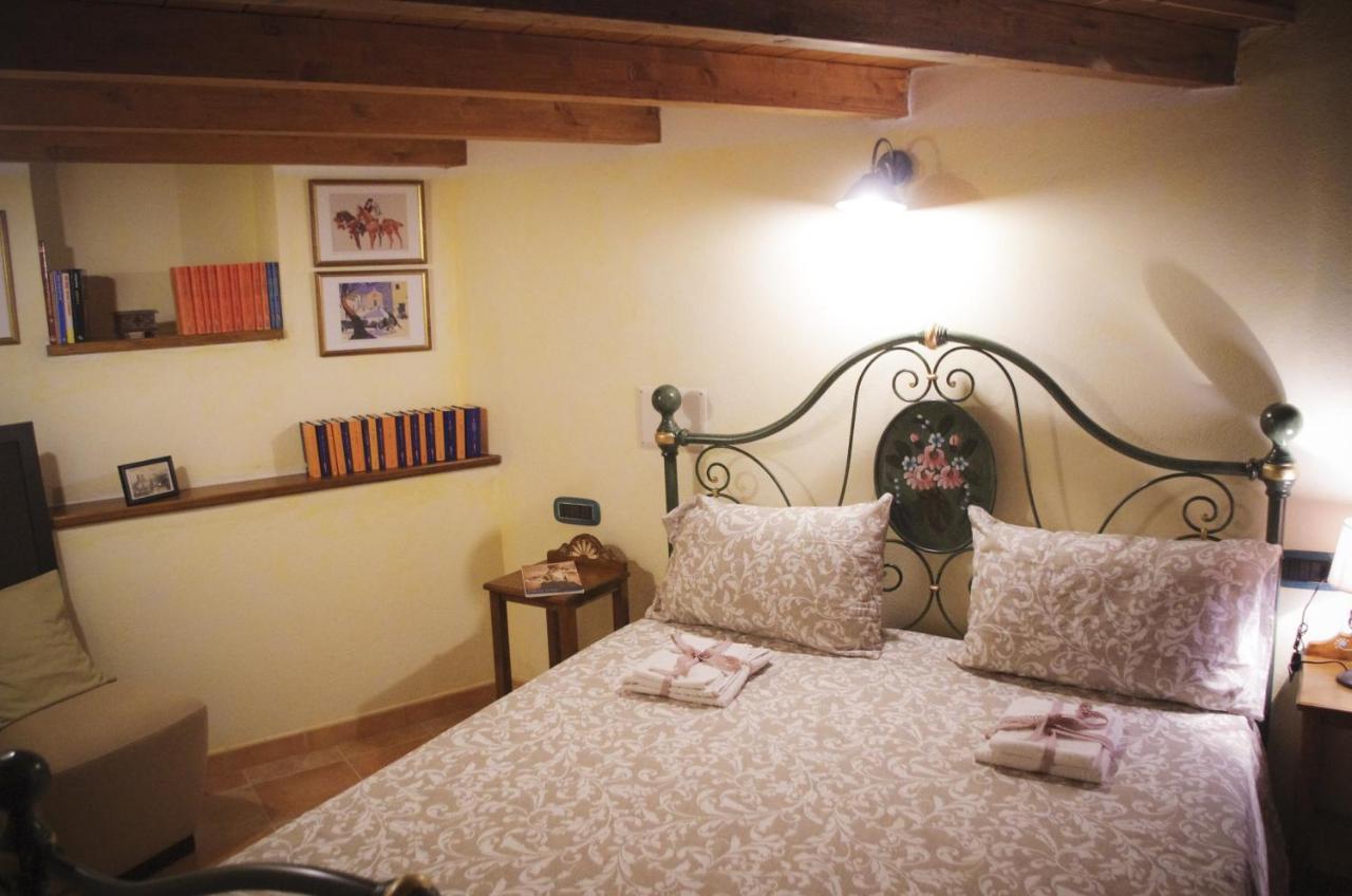 Casa De Ajala - B&B De Charme In Antica Dimora Totalmente Ristrutturata E Dotata Di Tutti I Confort Bagni Privati Spazio Living Patio Esterno Ambienti Climatizzati Degustazioni Prodotti Locali Làconi Eksteriør bilde