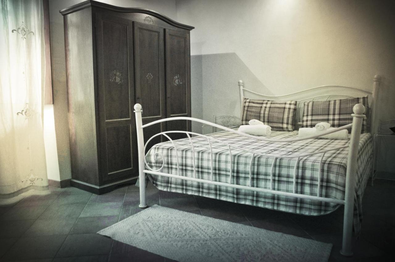 Casa De Ajala - B&B De Charme In Antica Dimora Totalmente Ristrutturata E Dotata Di Tutti I Confort Bagni Privati Spazio Living Patio Esterno Ambienti Climatizzati Degustazioni Prodotti Locali Làconi Eksteriør bilde