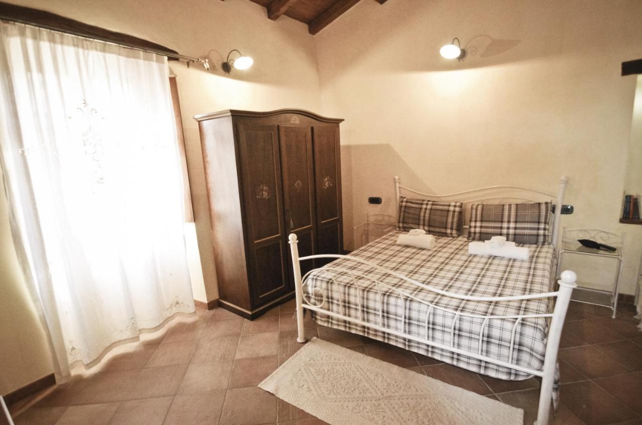 Casa De Ajala - B&B De Charme In Antica Dimora Totalmente Ristrutturata E Dotata Di Tutti I Confort Bagni Privati Spazio Living Patio Esterno Ambienti Climatizzati Degustazioni Prodotti Locali Làconi Eksteriør bilde