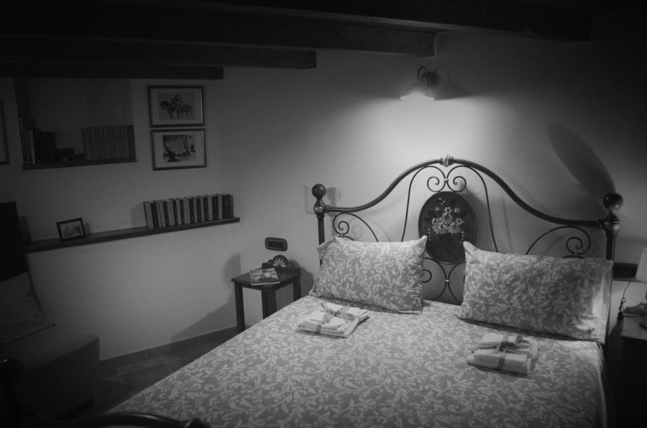Casa De Ajala - B&B De Charme In Antica Dimora Totalmente Ristrutturata E Dotata Di Tutti I Confort Bagni Privati Spazio Living Patio Esterno Ambienti Climatizzati Degustazioni Prodotti Locali Làconi Eksteriør bilde