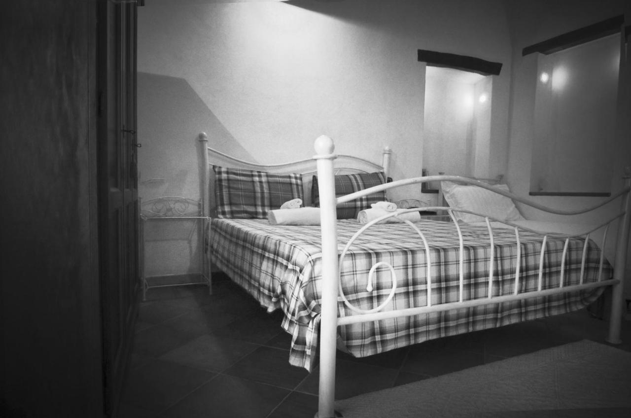 Casa De Ajala - B&B De Charme In Antica Dimora Totalmente Ristrutturata E Dotata Di Tutti I Confort Bagni Privati Spazio Living Patio Esterno Ambienti Climatizzati Degustazioni Prodotti Locali Làconi Eksteriør bilde