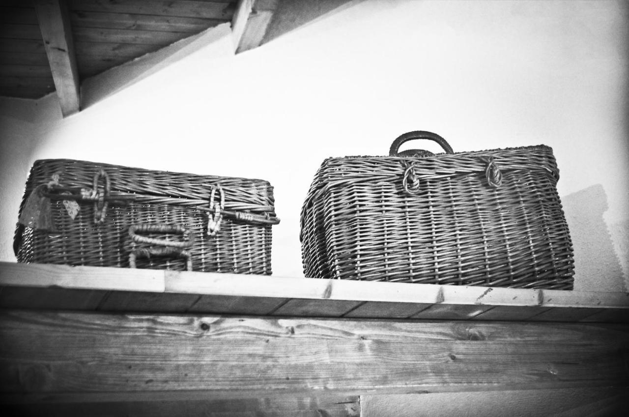 Casa De Ajala - B&B De Charme In Antica Dimora Totalmente Ristrutturata E Dotata Di Tutti I Confort Bagni Privati Spazio Living Patio Esterno Ambienti Climatizzati Degustazioni Prodotti Locali Làconi Eksteriør bilde