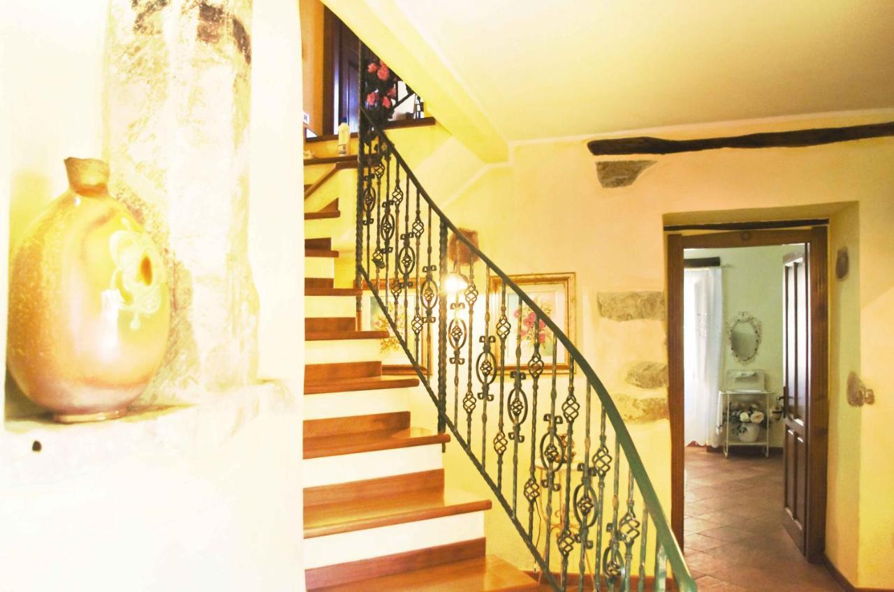 Casa De Ajala - B&B De Charme In Antica Dimora Totalmente Ristrutturata E Dotata Di Tutti I Confort Bagni Privati Spazio Living Patio Esterno Ambienti Climatizzati Degustazioni Prodotti Locali Làconi Eksteriør bilde