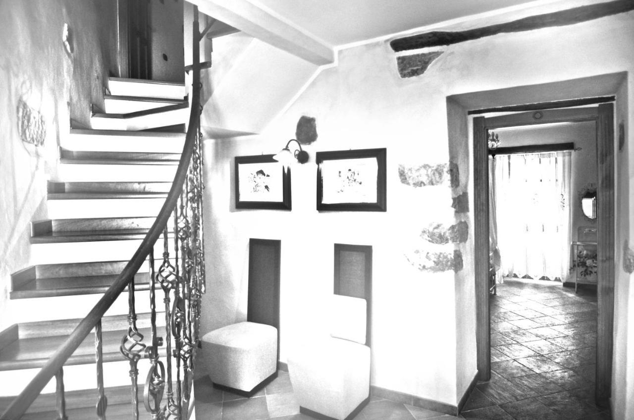 Casa De Ajala - B&B De Charme In Antica Dimora Totalmente Ristrutturata E Dotata Di Tutti I Confort Bagni Privati Spazio Living Patio Esterno Ambienti Climatizzati Degustazioni Prodotti Locali Làconi Eksteriør bilde