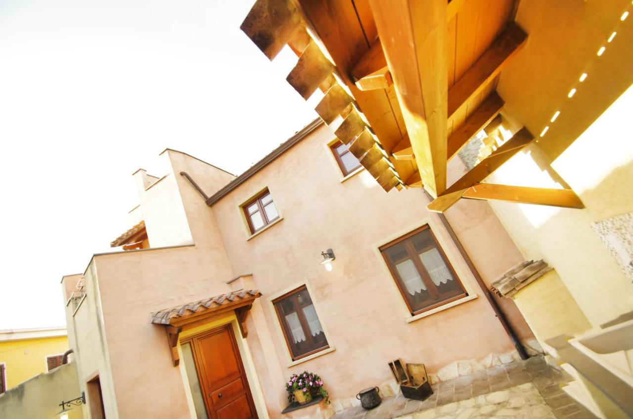 Casa De Ajala - B&B De Charme In Antica Dimora Totalmente Ristrutturata E Dotata Di Tutti I Confort Bagni Privati Spazio Living Patio Esterno Ambienti Climatizzati Degustazioni Prodotti Locali Làconi Eksteriør bilde
