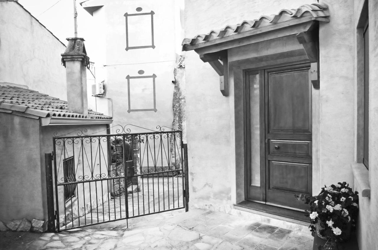 Casa De Ajala - B&B De Charme In Antica Dimora Totalmente Ristrutturata E Dotata Di Tutti I Confort Bagni Privati Spazio Living Patio Esterno Ambienti Climatizzati Degustazioni Prodotti Locali Làconi Eksteriør bilde