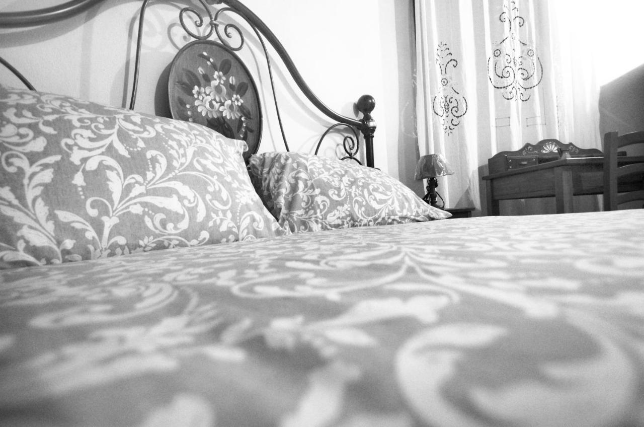 Casa De Ajala - B&B De Charme In Antica Dimora Totalmente Ristrutturata E Dotata Di Tutti I Confort Bagni Privati Spazio Living Patio Esterno Ambienti Climatizzati Degustazioni Prodotti Locali Làconi Eksteriør bilde