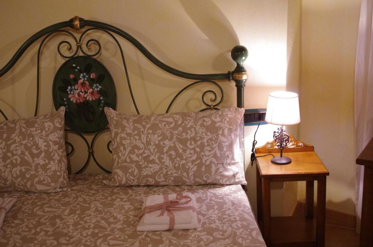 Casa De Ajala - B&B De Charme In Antica Dimora Totalmente Ristrutturata E Dotata Di Tutti I Confort Bagni Privati Spazio Living Patio Esterno Ambienti Climatizzati Degustazioni Prodotti Locali Làconi Eksteriør bilde