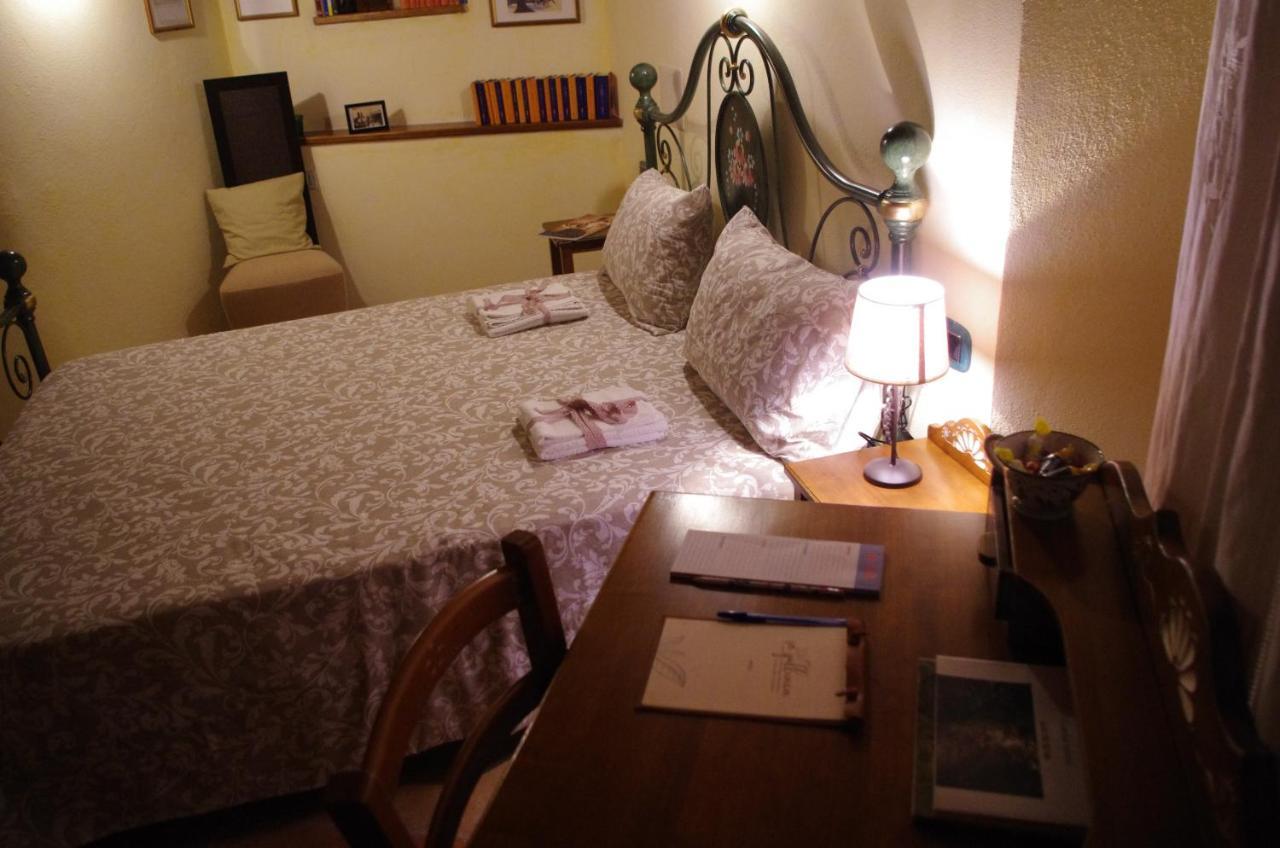 Casa De Ajala - B&B De Charme In Antica Dimora Totalmente Ristrutturata E Dotata Di Tutti I Confort Bagni Privati Spazio Living Patio Esterno Ambienti Climatizzati Degustazioni Prodotti Locali Làconi Eksteriør bilde