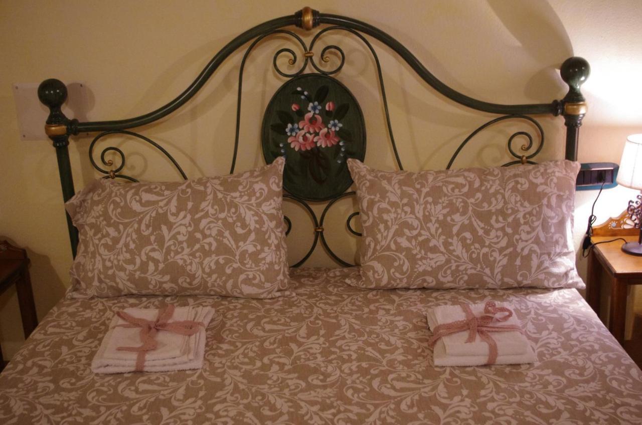 Casa De Ajala - B&B De Charme In Antica Dimora Totalmente Ristrutturata E Dotata Di Tutti I Confort Bagni Privati Spazio Living Patio Esterno Ambienti Climatizzati Degustazioni Prodotti Locali Làconi Eksteriør bilde