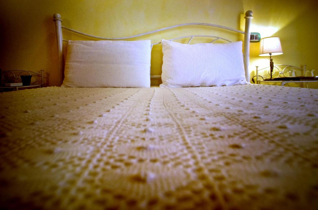 Casa De Ajala - B&B De Charme In Antica Dimora Totalmente Ristrutturata E Dotata Di Tutti I Confort Bagni Privati Spazio Living Patio Esterno Ambienti Climatizzati Degustazioni Prodotti Locali Làconi Eksteriør bilde