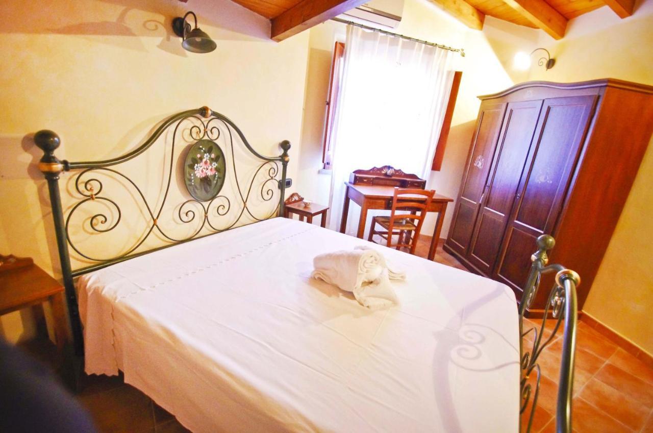 Casa De Ajala - B&B De Charme In Antica Dimora Totalmente Ristrutturata E Dotata Di Tutti I Confort Bagni Privati Spazio Living Patio Esterno Ambienti Climatizzati Degustazioni Prodotti Locali Làconi Eksteriør bilde